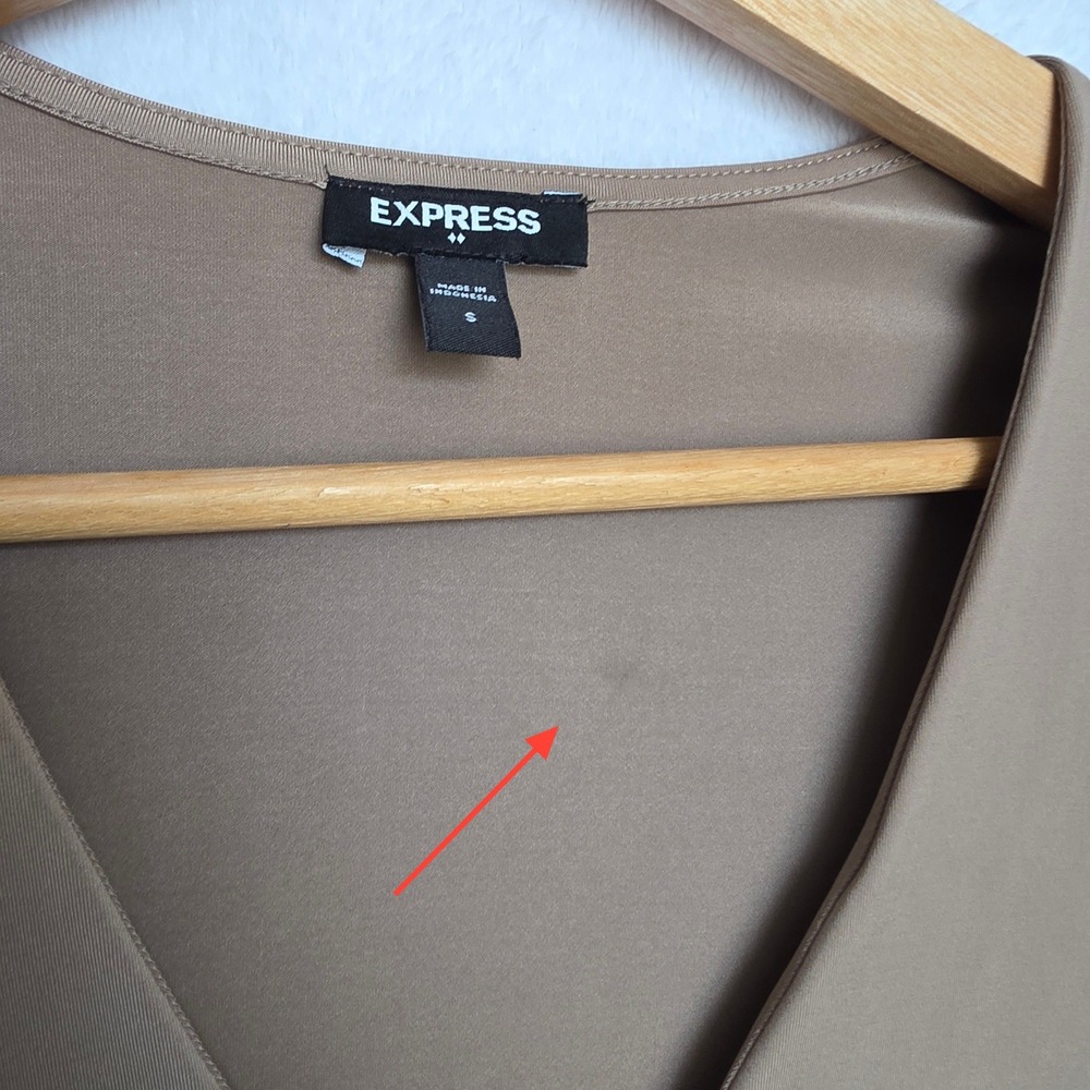 Express V-Neck Top Women Size S Taupe Good Short Sleeve Spandex Stretch Tee - Picture 5 of 10